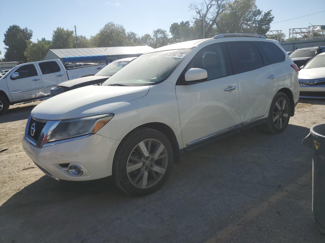 Nissan Pathfinder S Image 1
