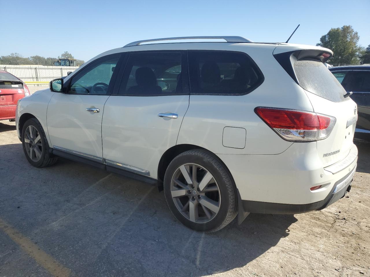Nissan Pathfinder S Image 9