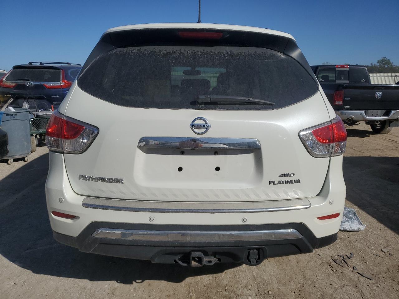 Nissan Pathfinder S Image 8