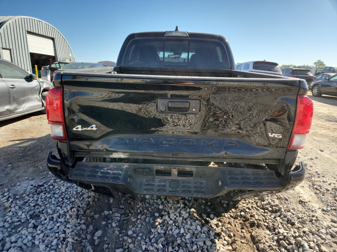 Toyota Tacoma Double Cab Image 3