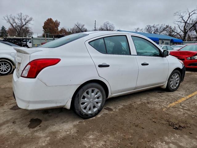 Nissan Versa S Image 3