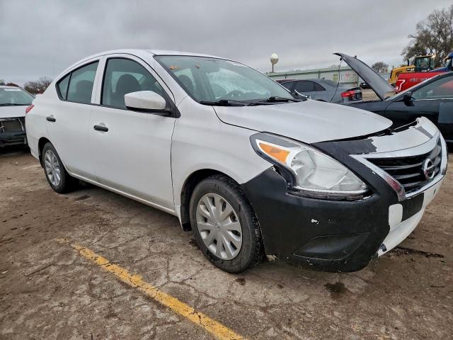 Nissan Versa S Image 4