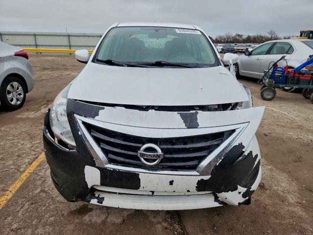 Nissan Versa S Image 6