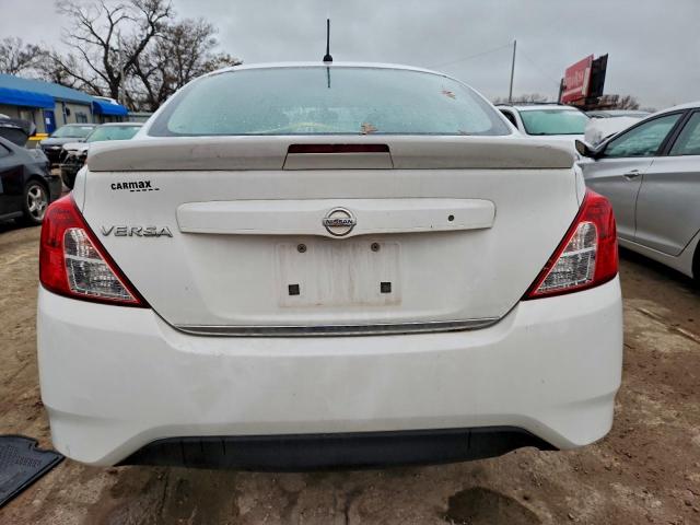 Nissan Versa S Image 2
