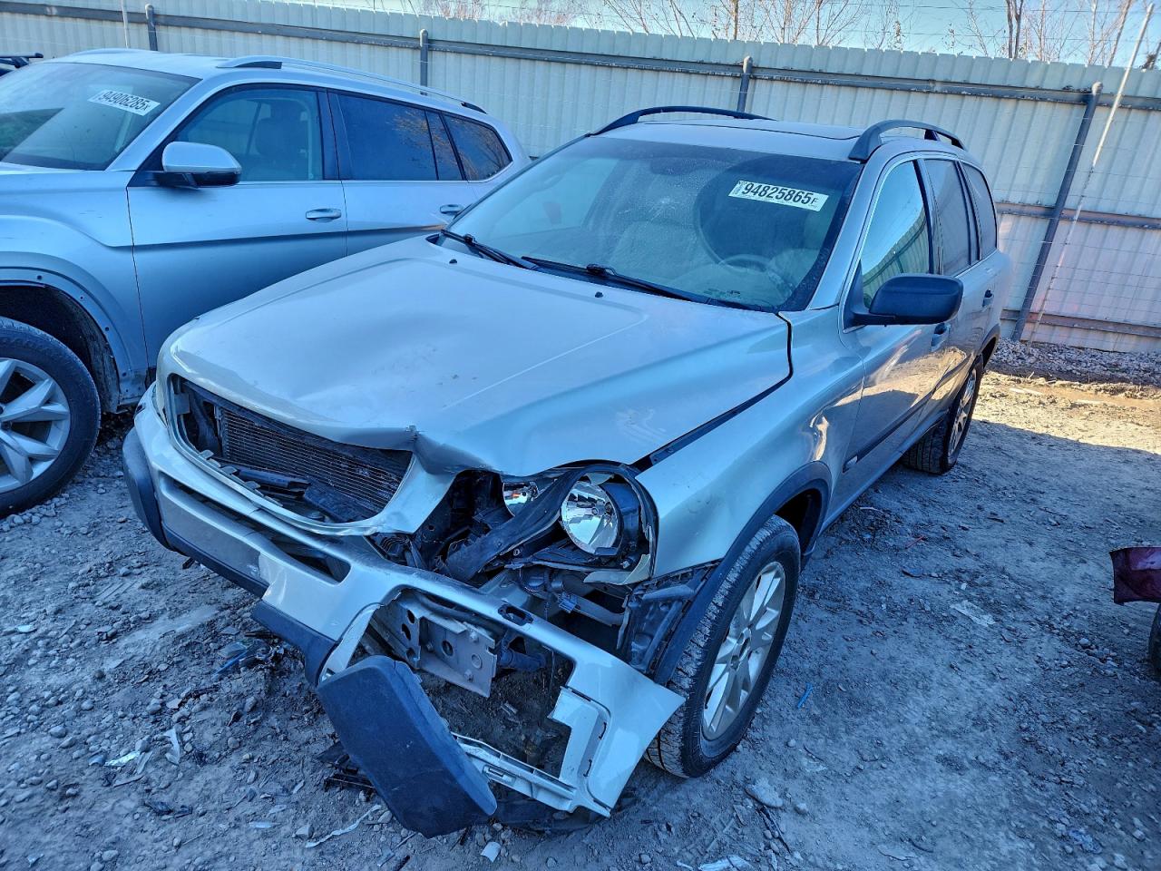 Volvo XC90 T6 Image 1