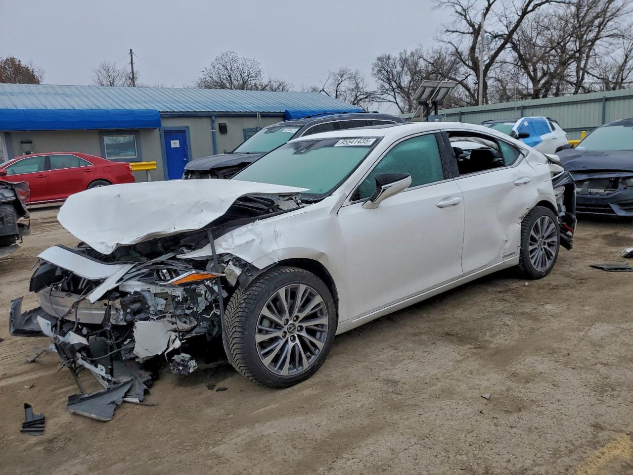 Lexus Es 300h Image 1