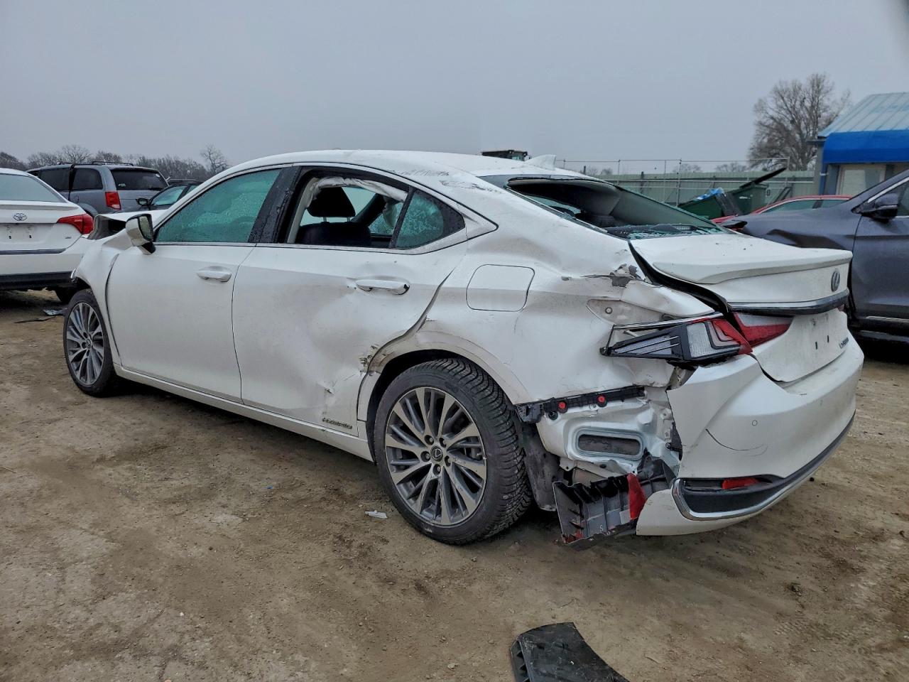 Lexus Es 300h Image 2