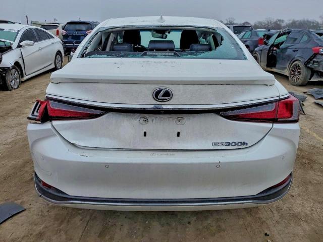 Lexus Es 300h Image 4