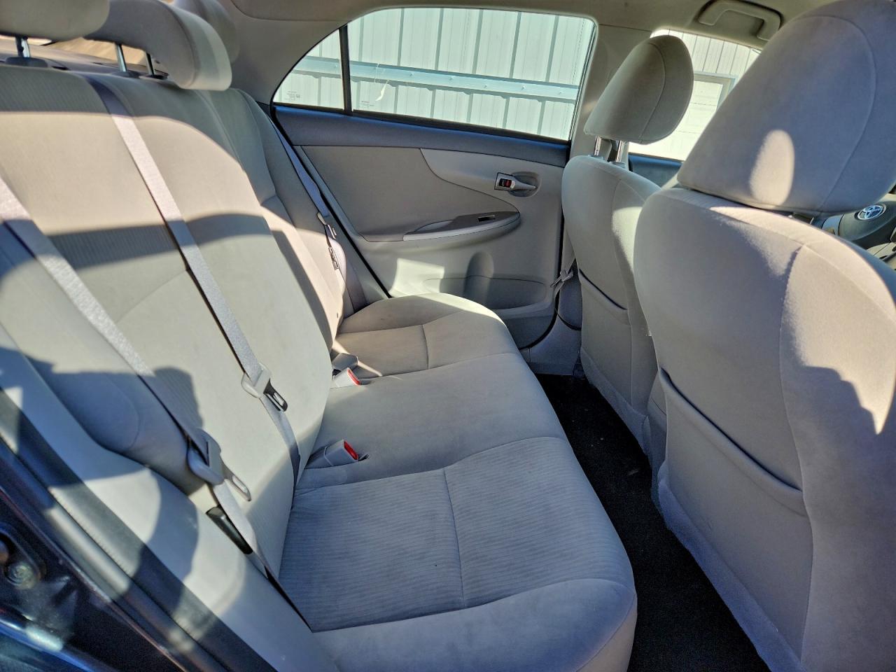 Toyota Corolla Base Image 12