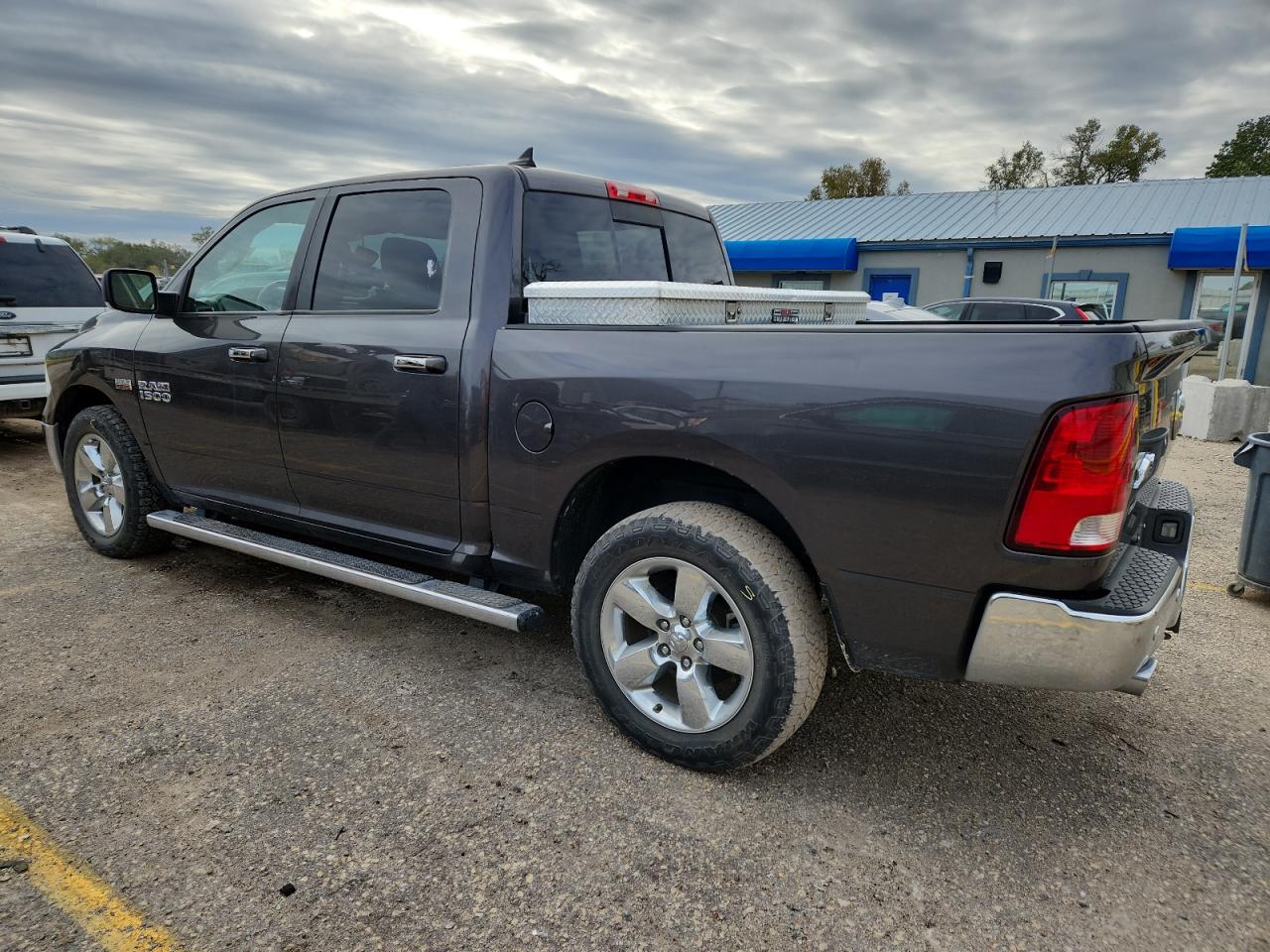 Ram 1500 Slt Image 4