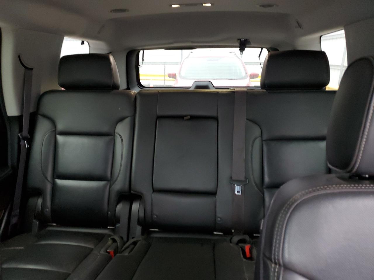 GMC Yukon Denali Image 10