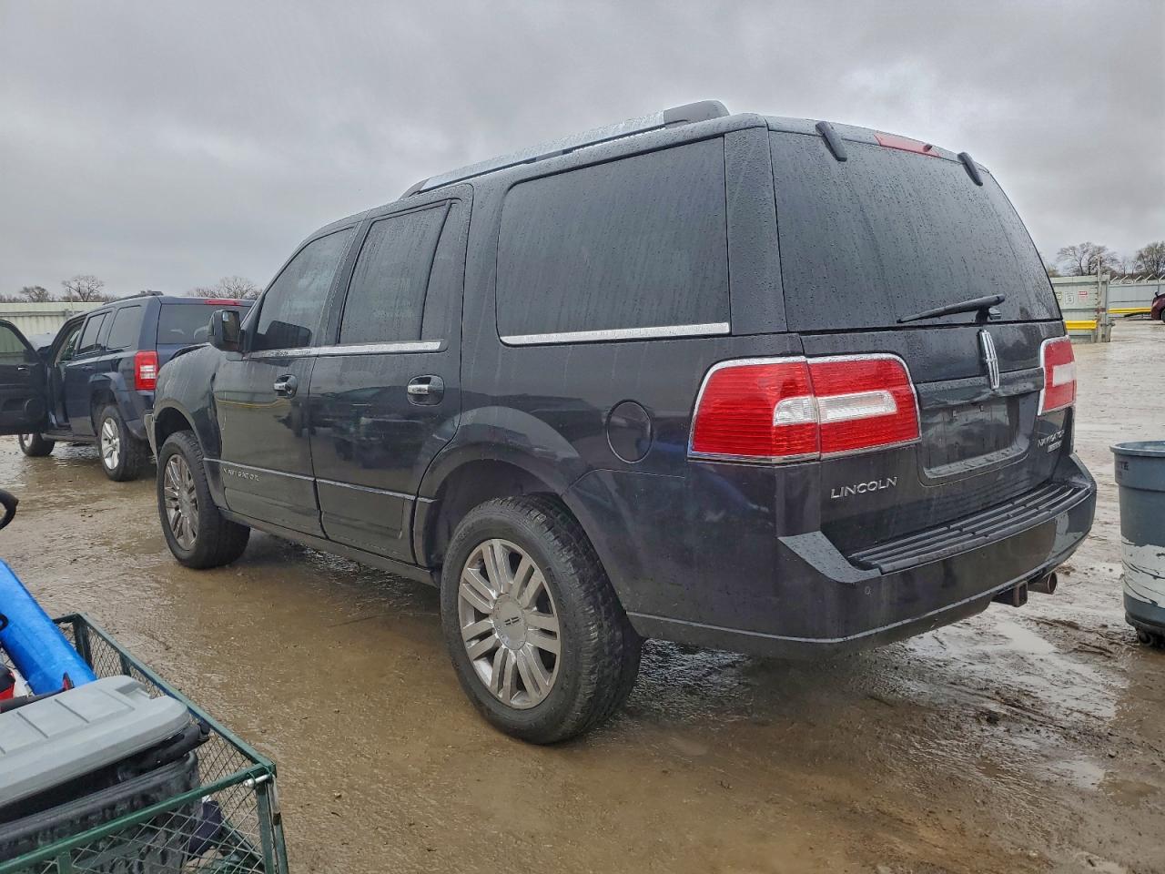 Lincoln Navigator Image 2