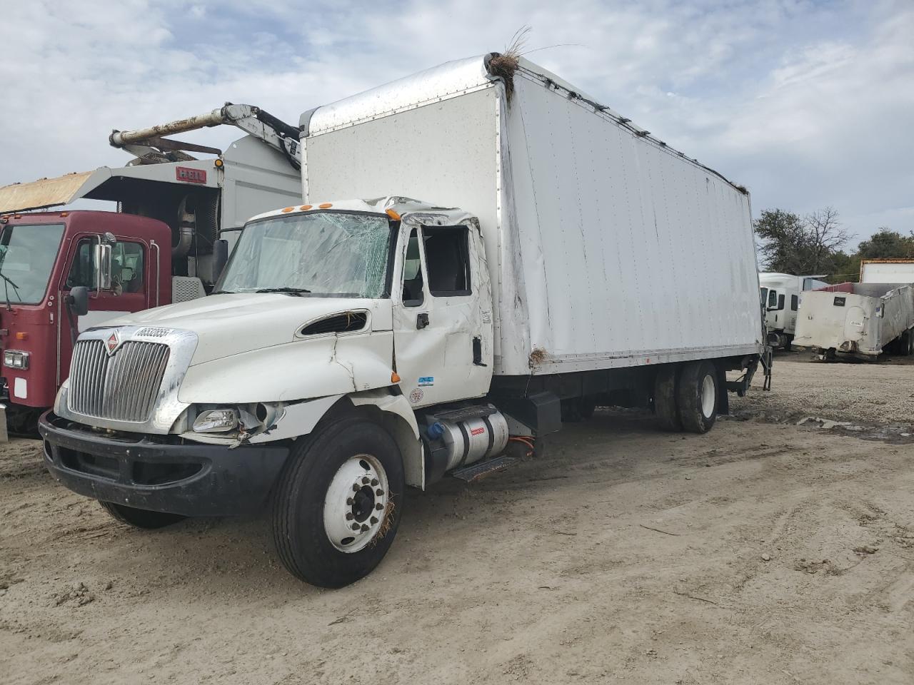 International 4300 4300 Image 7