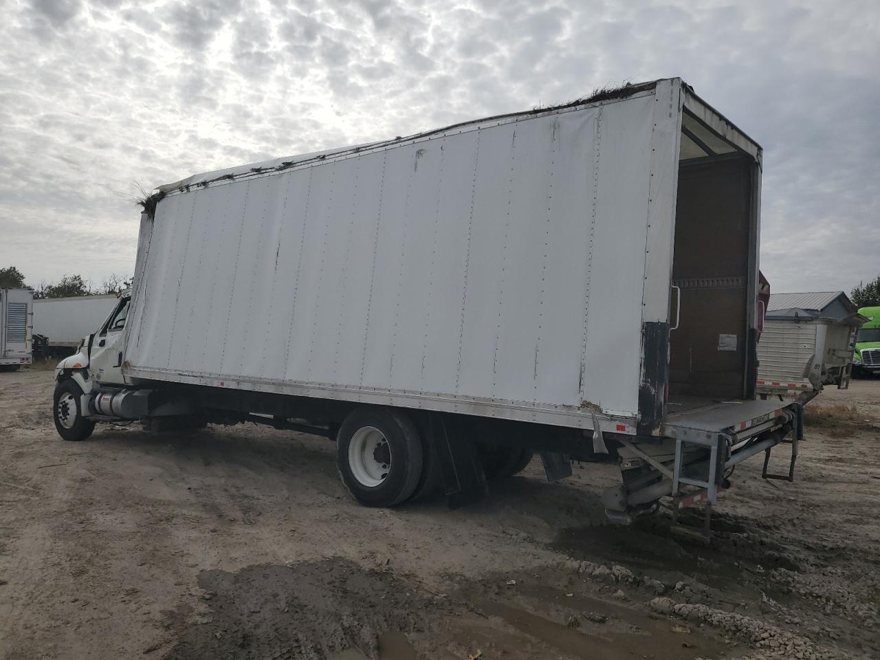 International 4300 4300 Image 10