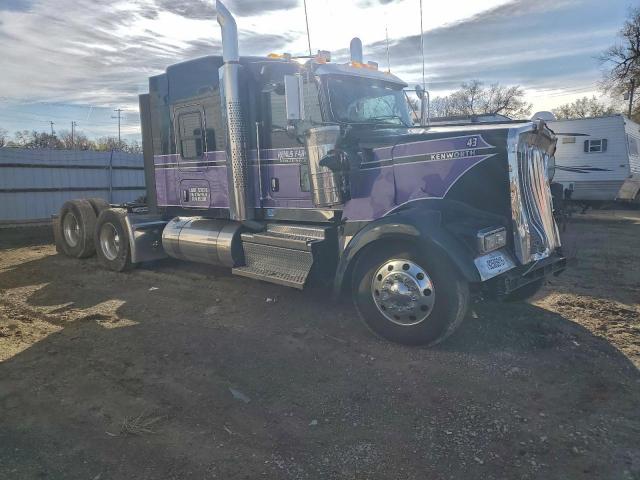  Salvage Kenworth W900