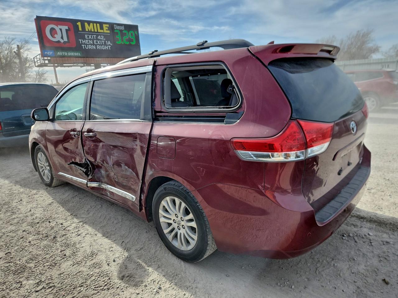 Toyota Sienna Xle Image 3