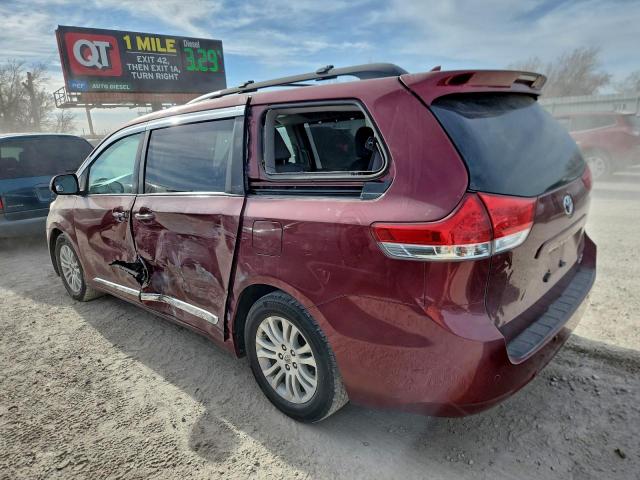 Toyota Sienna Xle Image 3