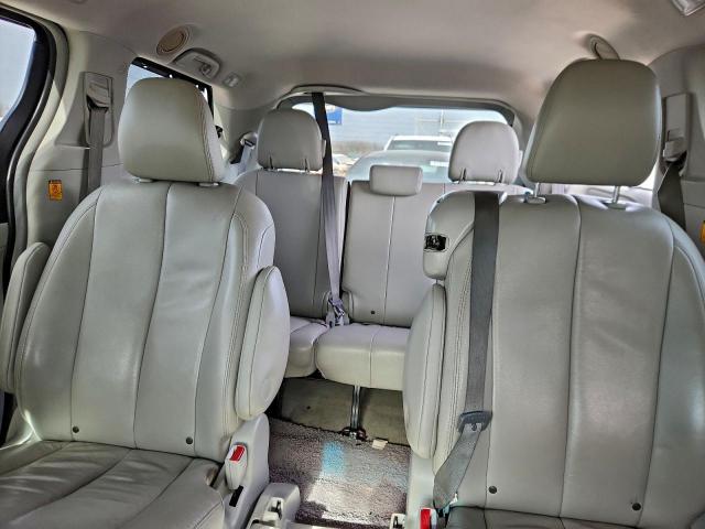 Toyota Sienna Xle Image 2