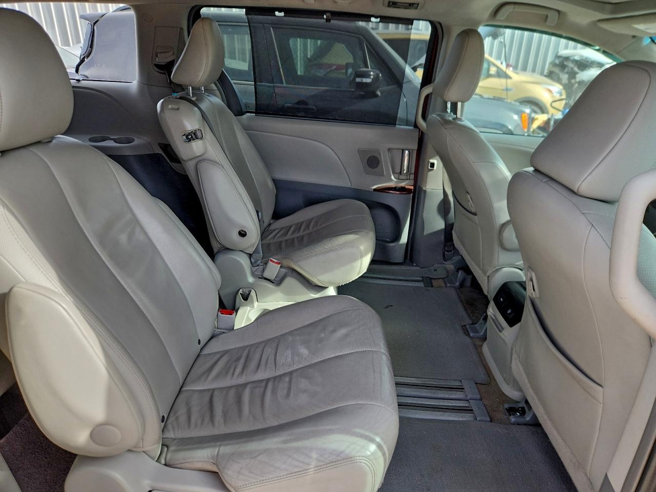 Toyota Sienna Xle Image 6