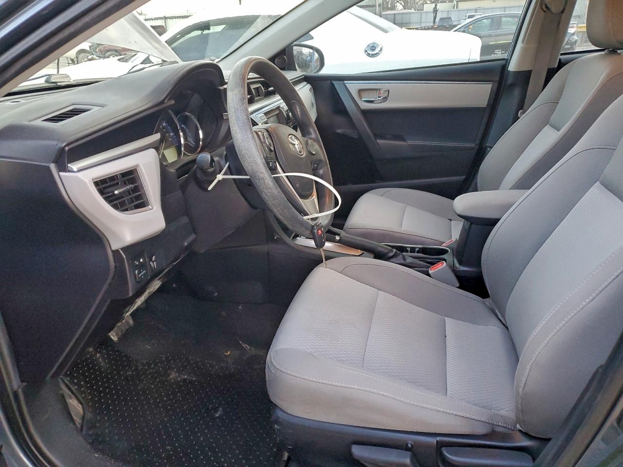 Toyota Corolla L Image 8