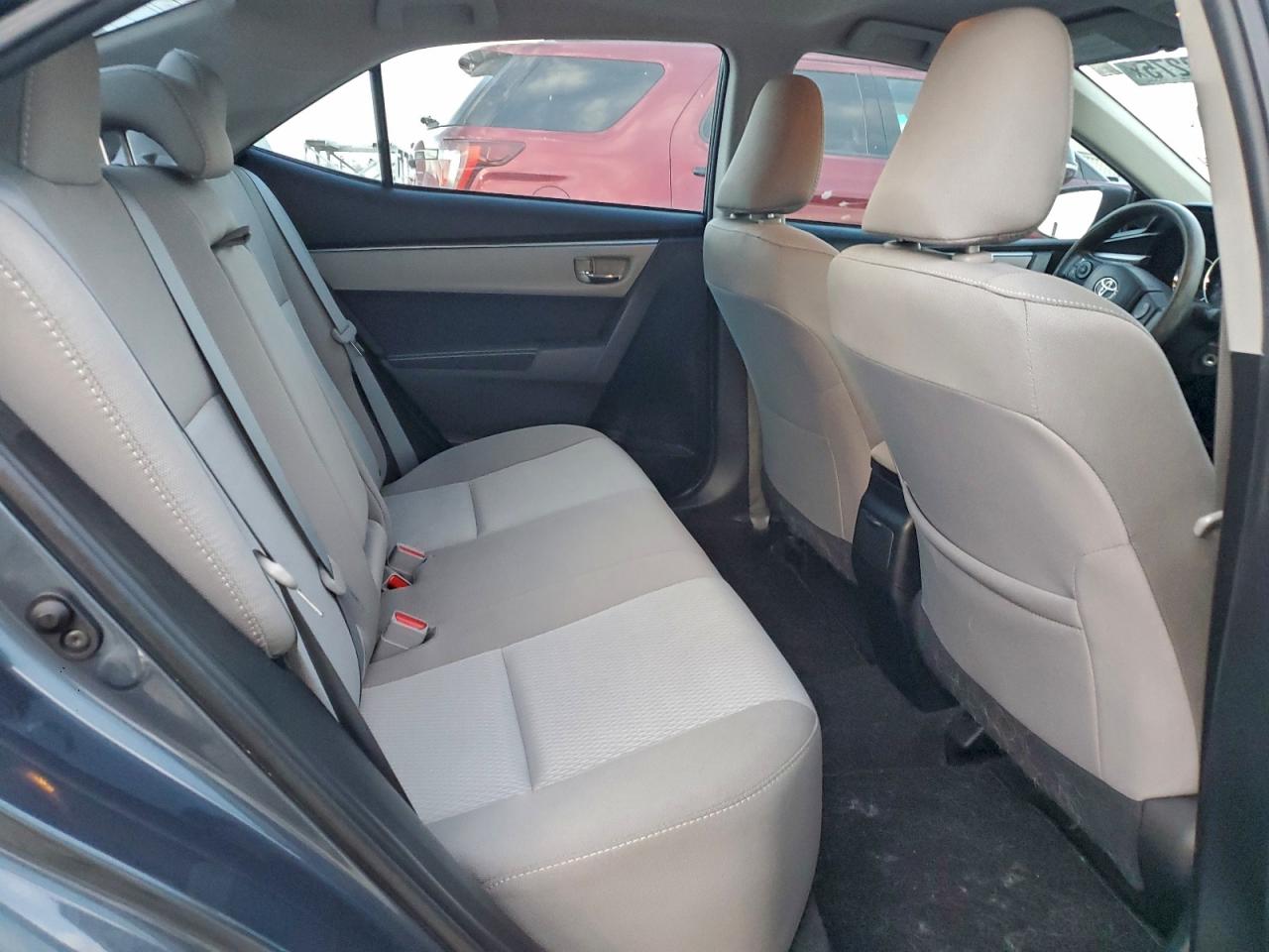 Toyota Corolla L Image 9