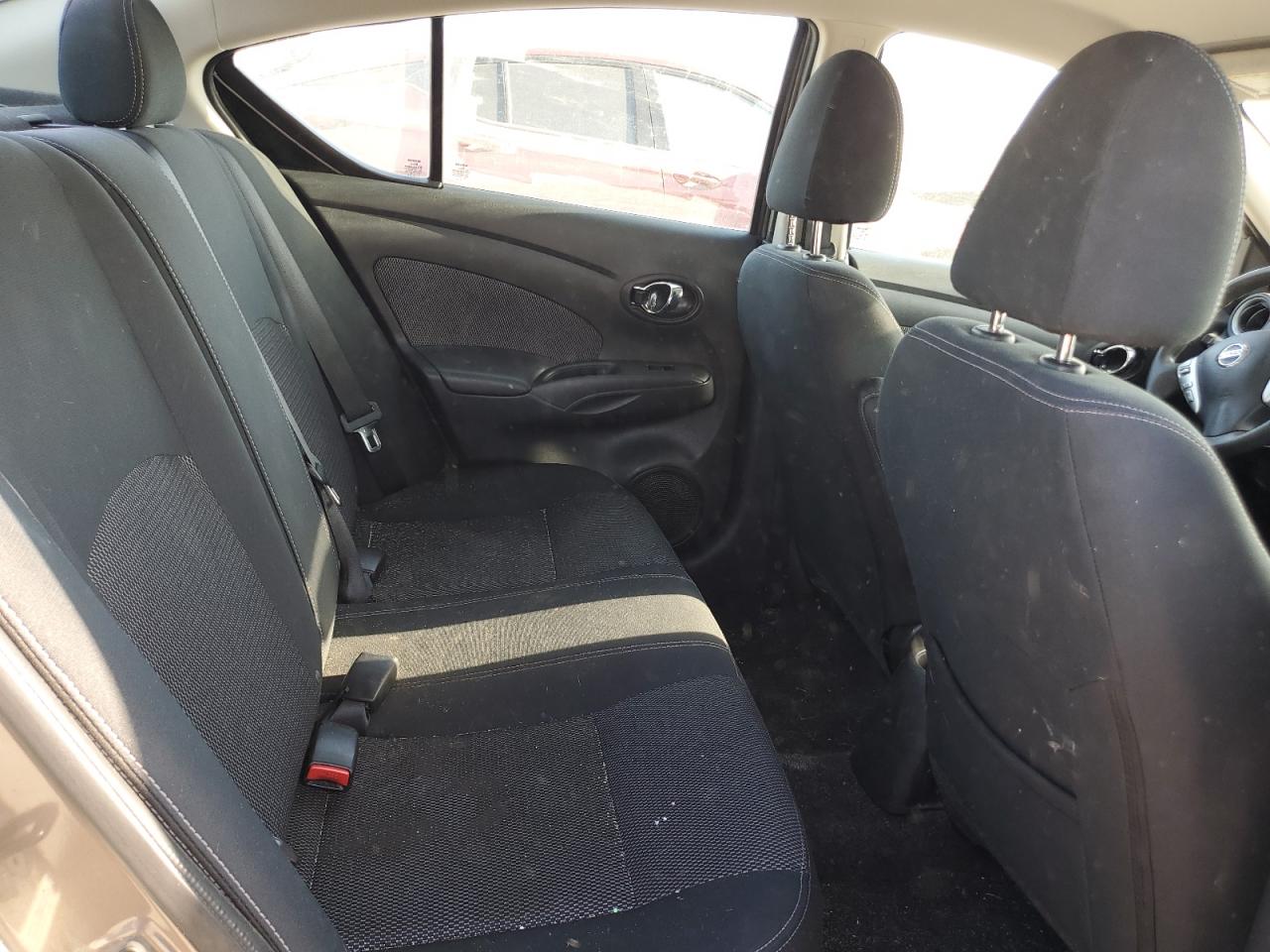 Nissan Versa S Image 8