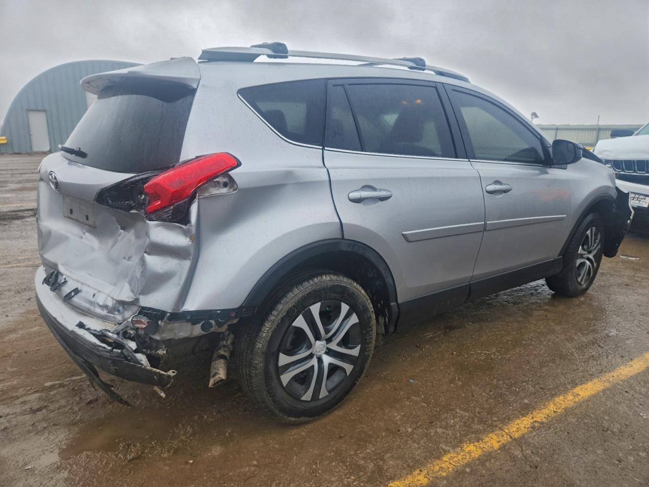 Toyota RAV4 Le Image 2