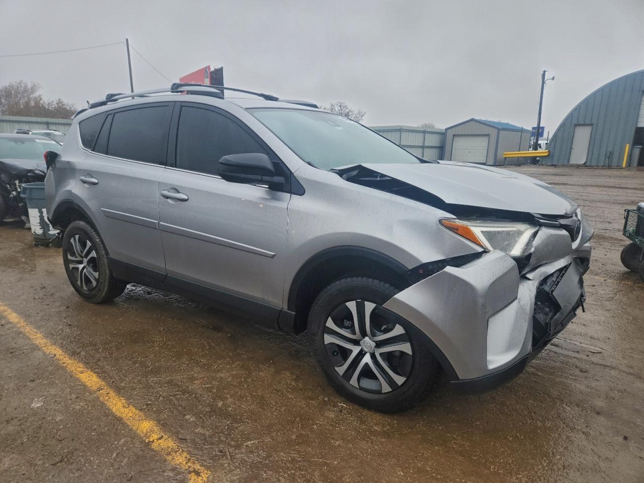 Toyota RAV4 Le Image 10