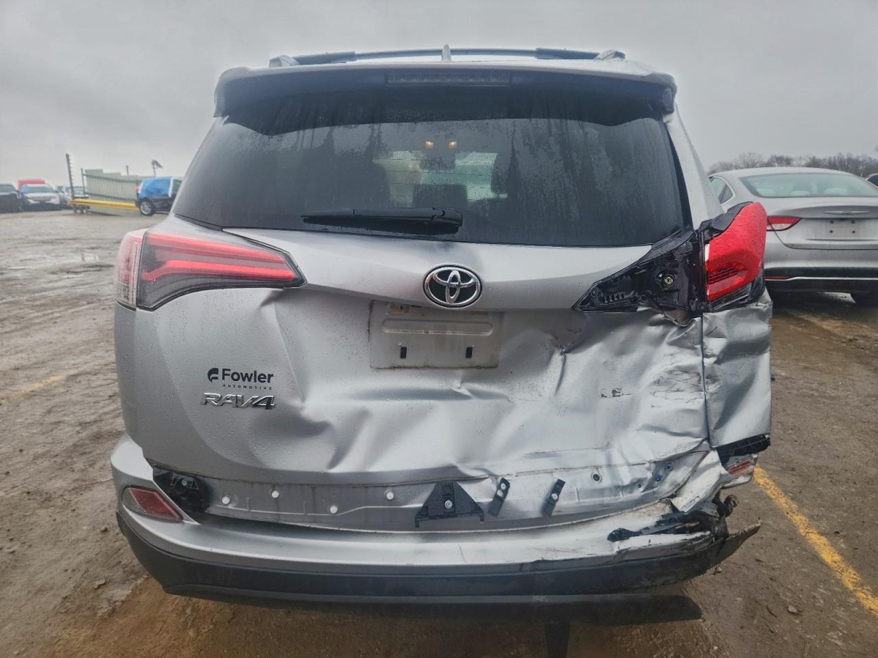 Toyota RAV4 Le Image 6