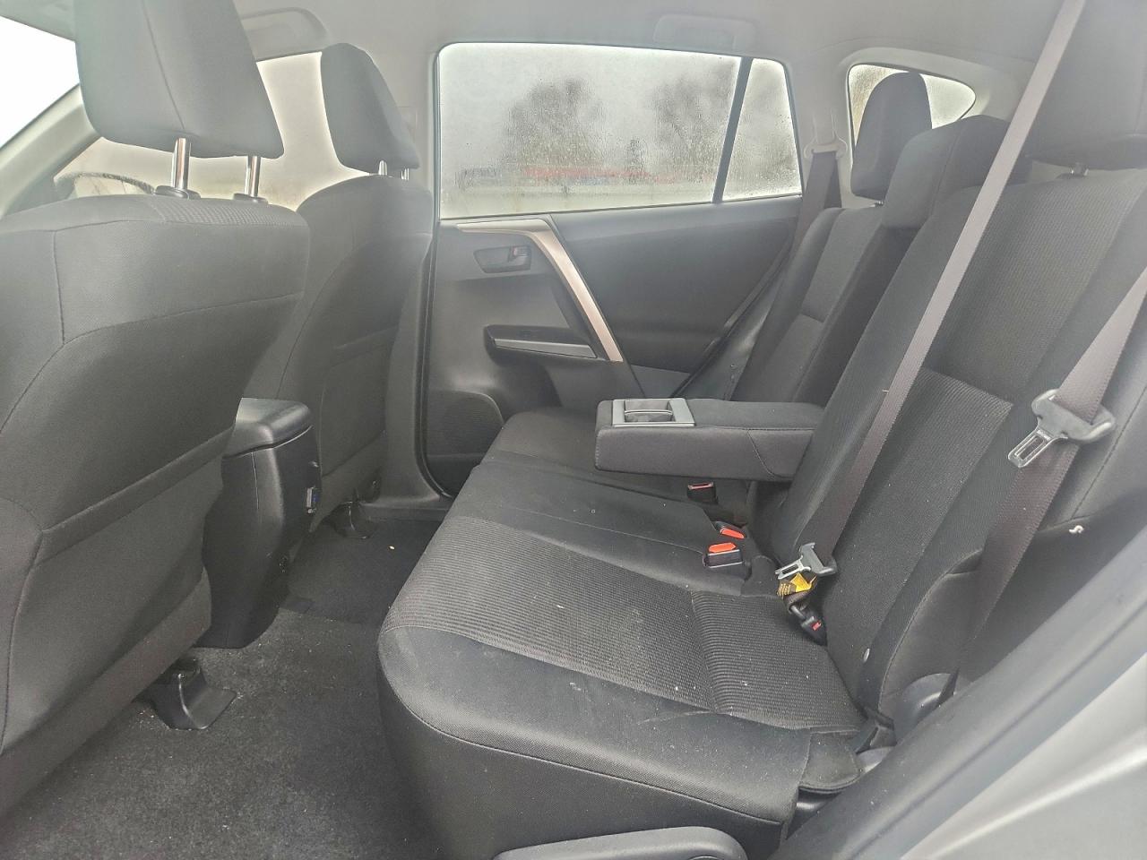 Toyota RAV4 Le Image 5