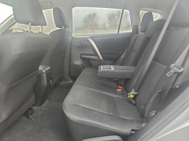 Toyota RAV4 Le Image 5
