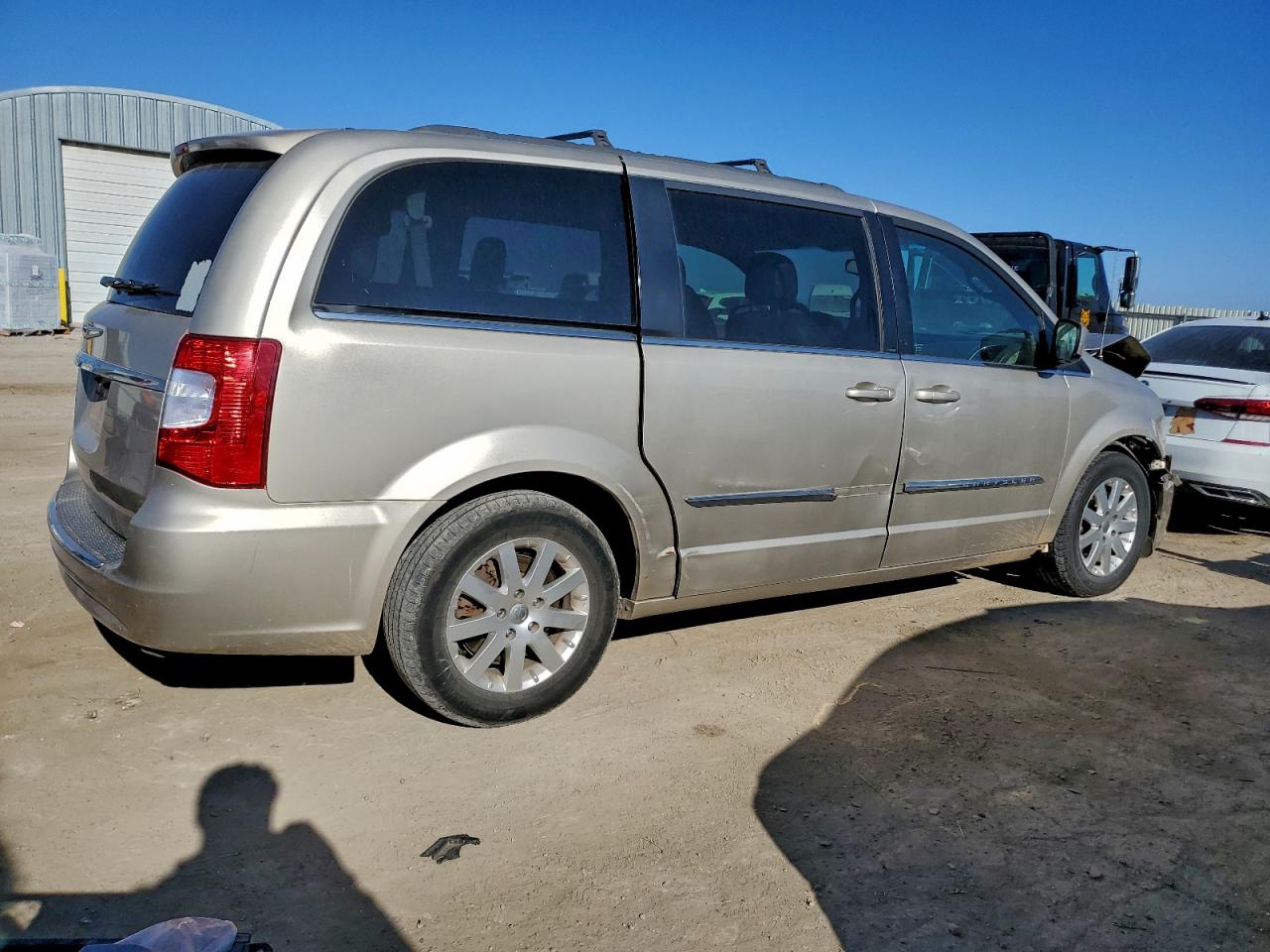 Chrysler Minivan Touring Image 3