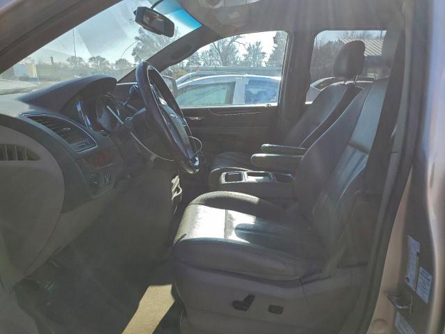 Chrysler Minivan Touring Image 11