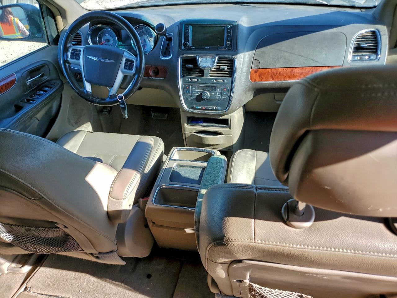 Chrysler Minivan Touring Image 12