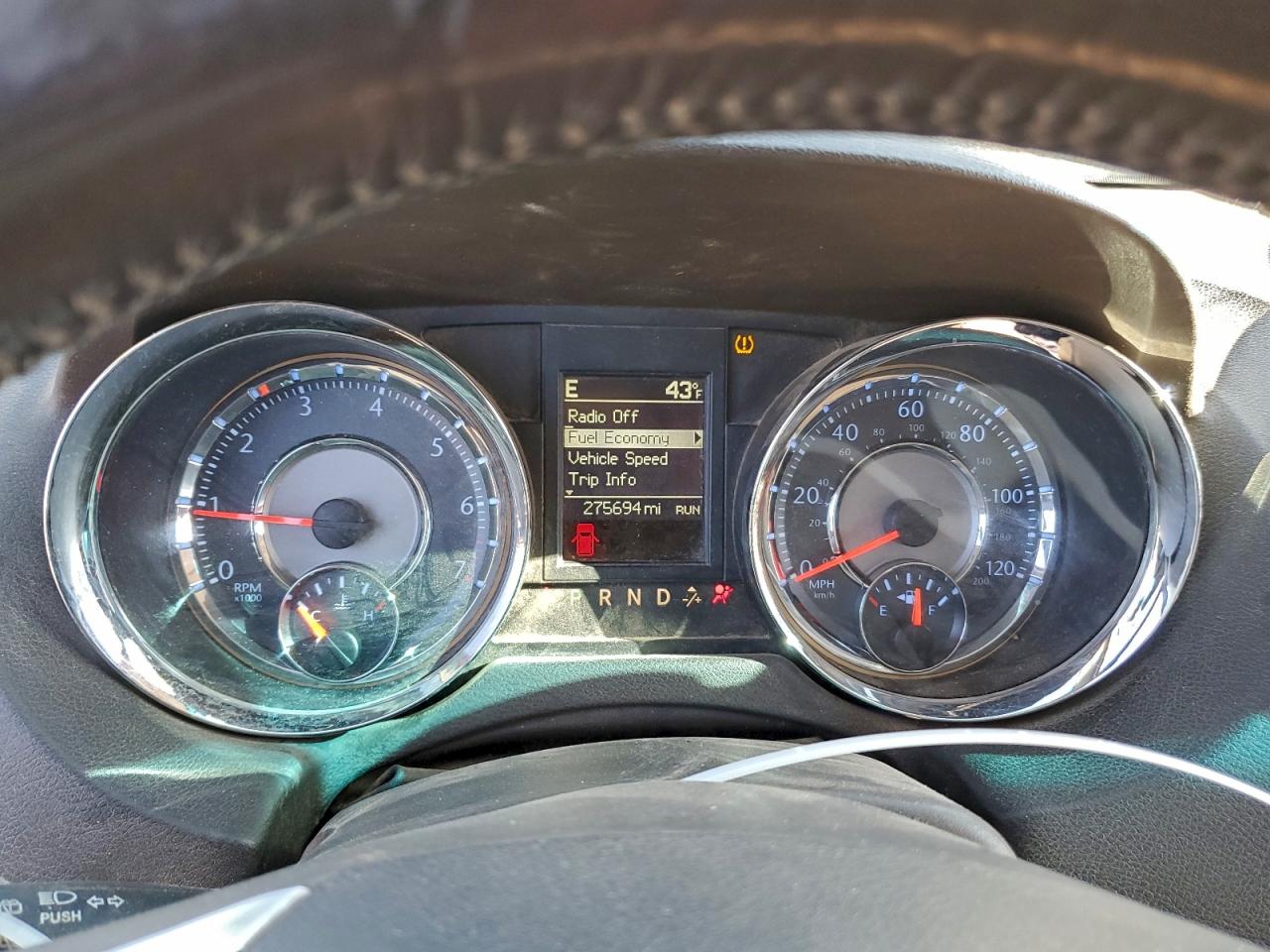 Chrysler Minivan Touring Image 9