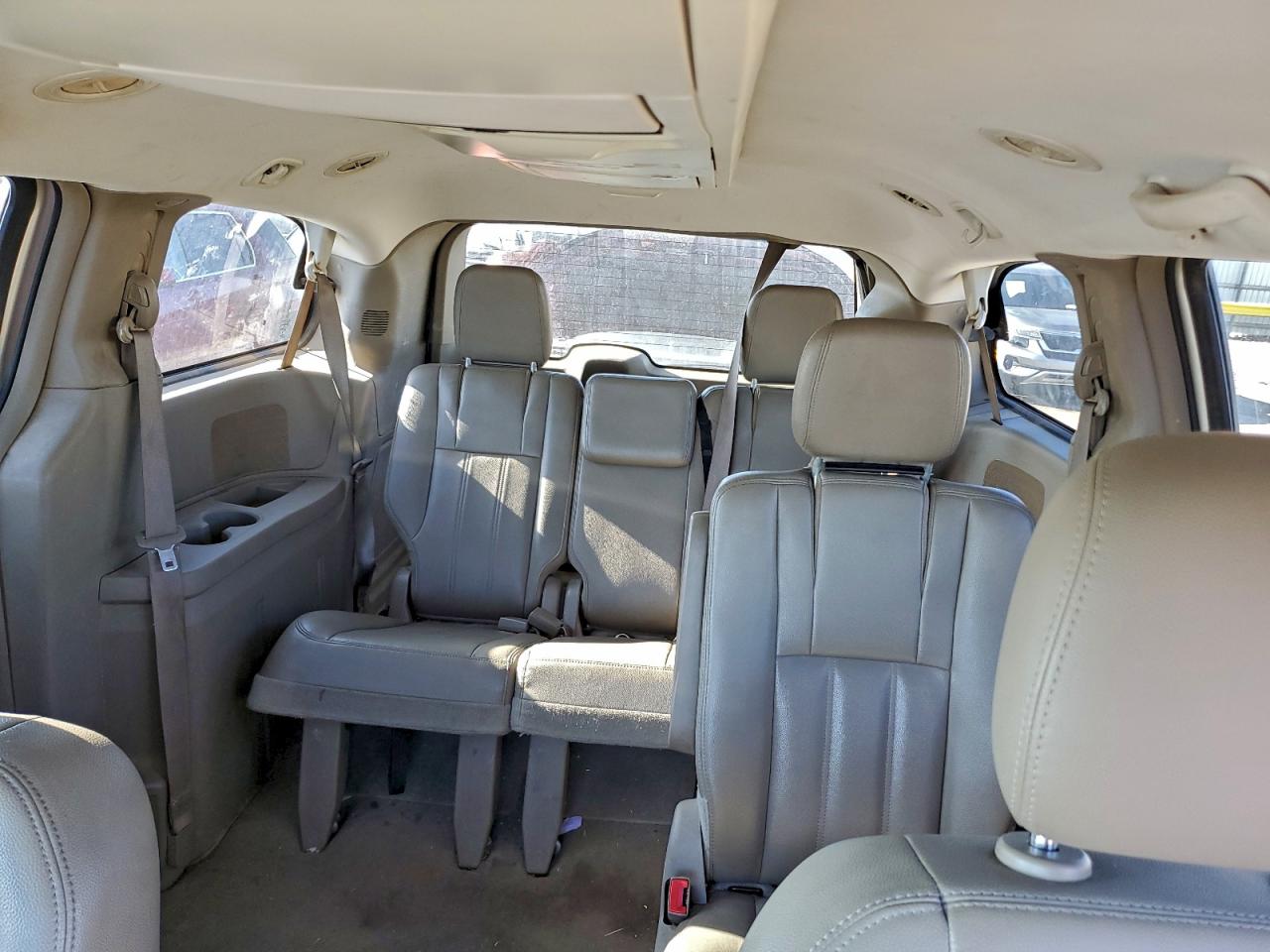 Chrysler Minivan Touring Image 10