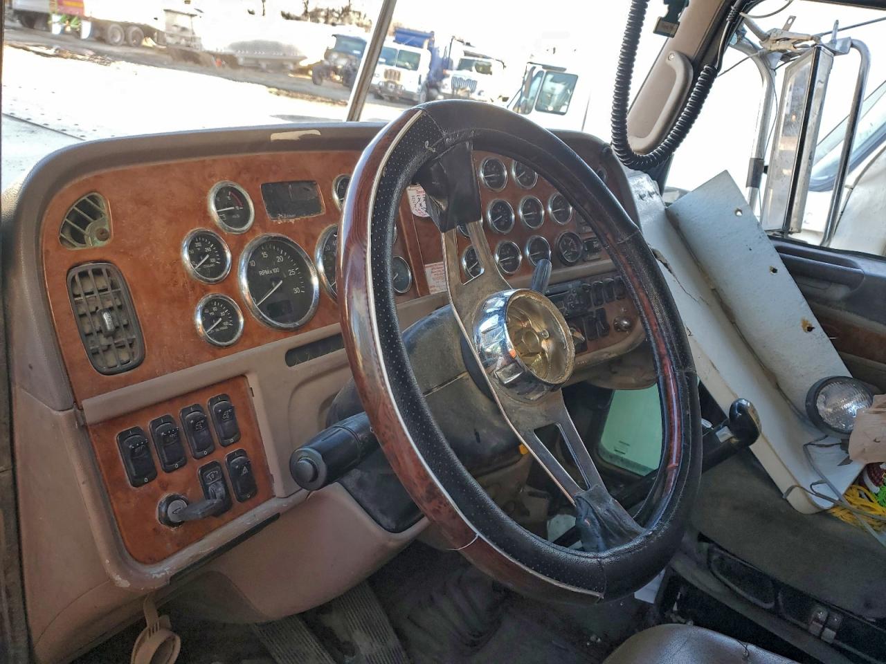 Peterbilt 379 Image 6