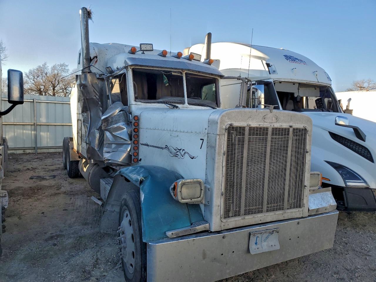 Peterbilt 379 Image 2