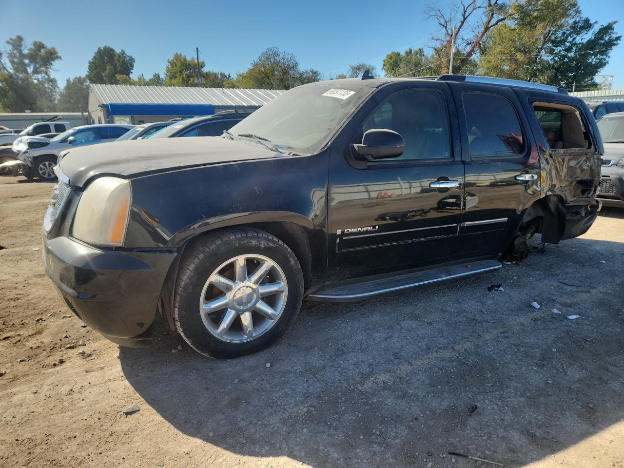 GMC Yukon Denali Image 1