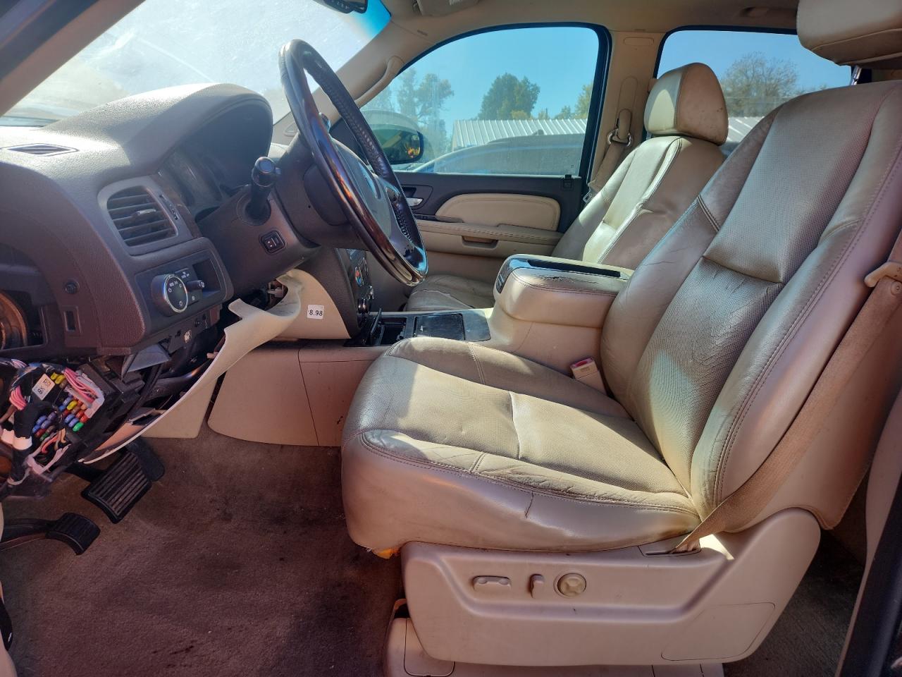 GMC Yukon Denali Image 6