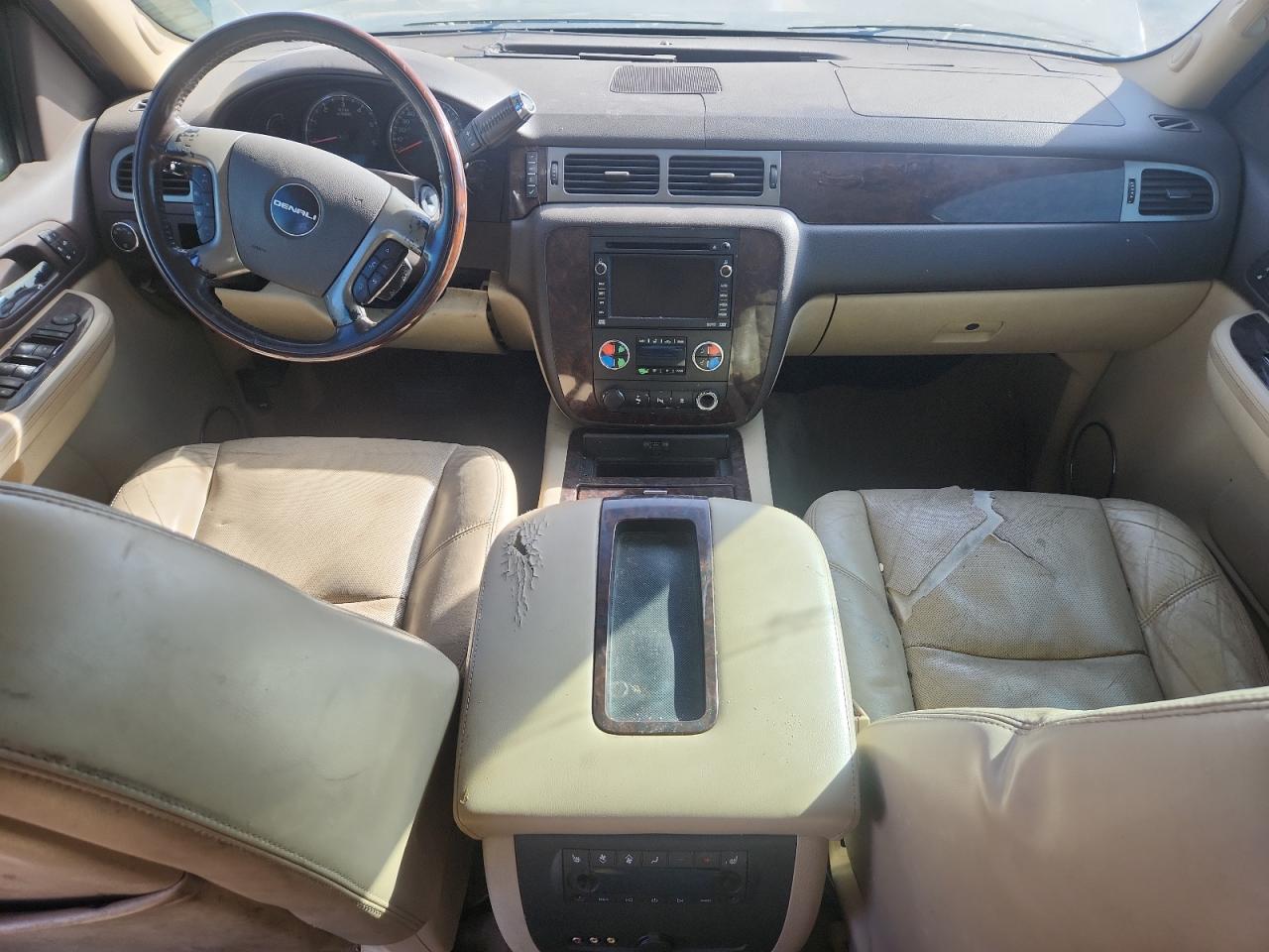 GMC Yukon Denali Image 8