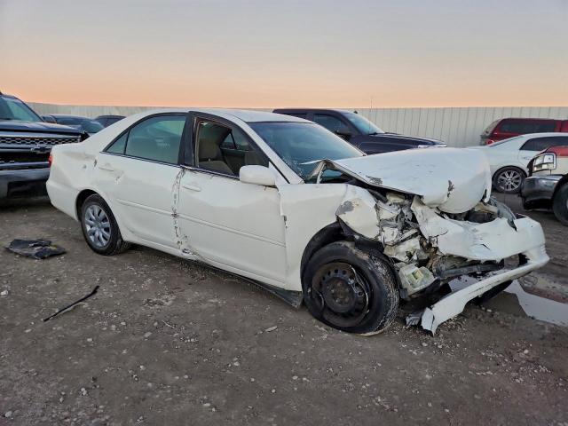 Toyota Camry Le Image 8