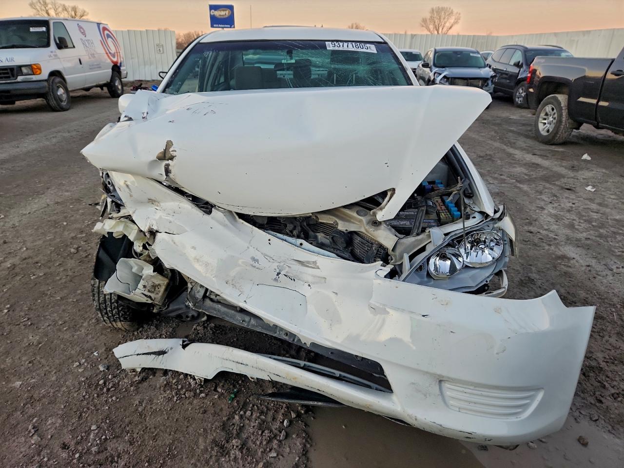 Toyota Camry Le Image 2