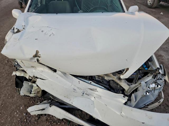 Toyota Camry Le Image 6