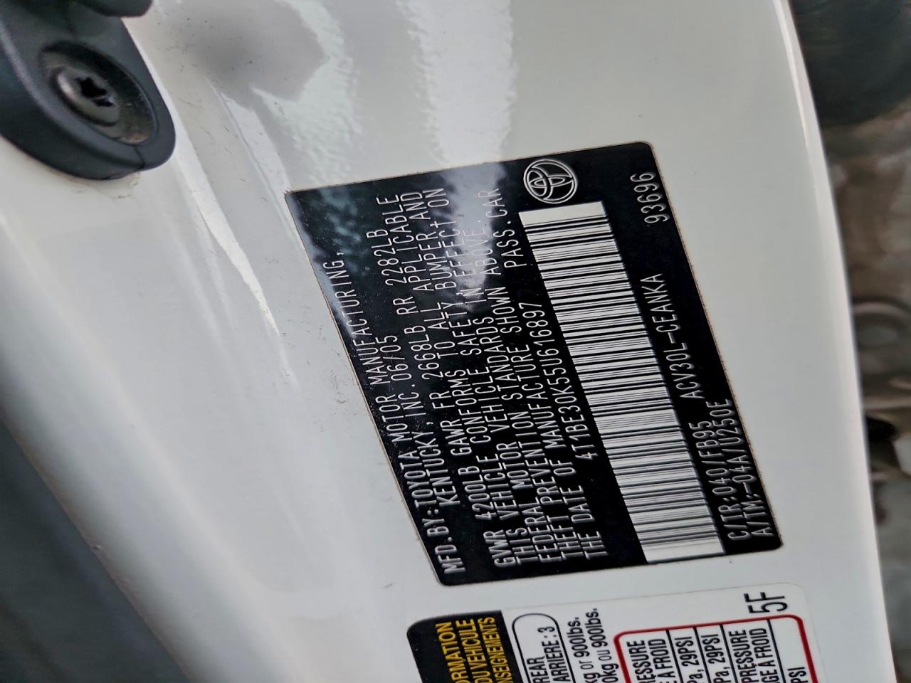 Toyota Camry Le Image 10