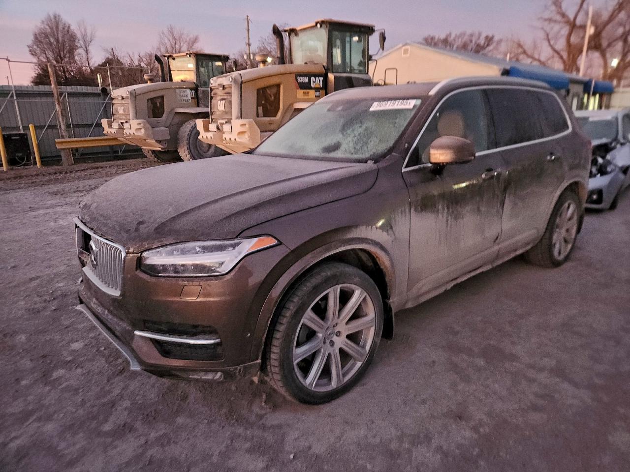 Volvo XC90 T6 Image 1