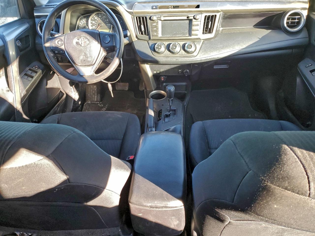 Toyota RAV4 Le Image 6