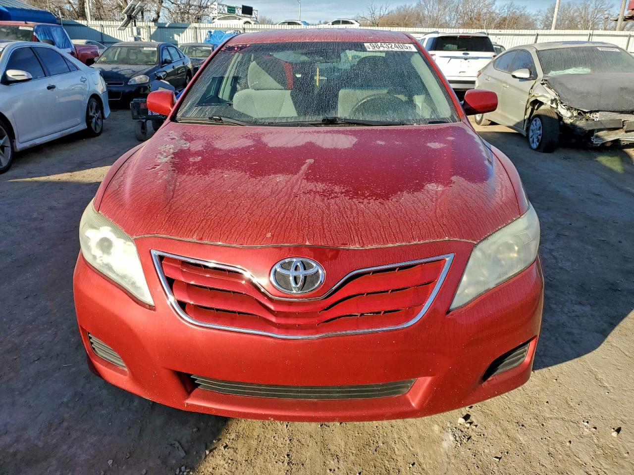 Toyota Camry Base Image 13