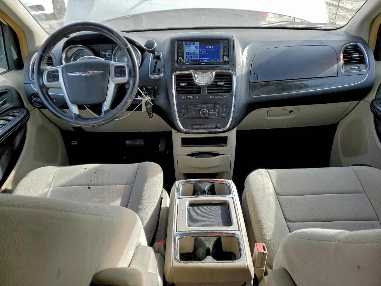 Chrysler Minivan Touring Image 8