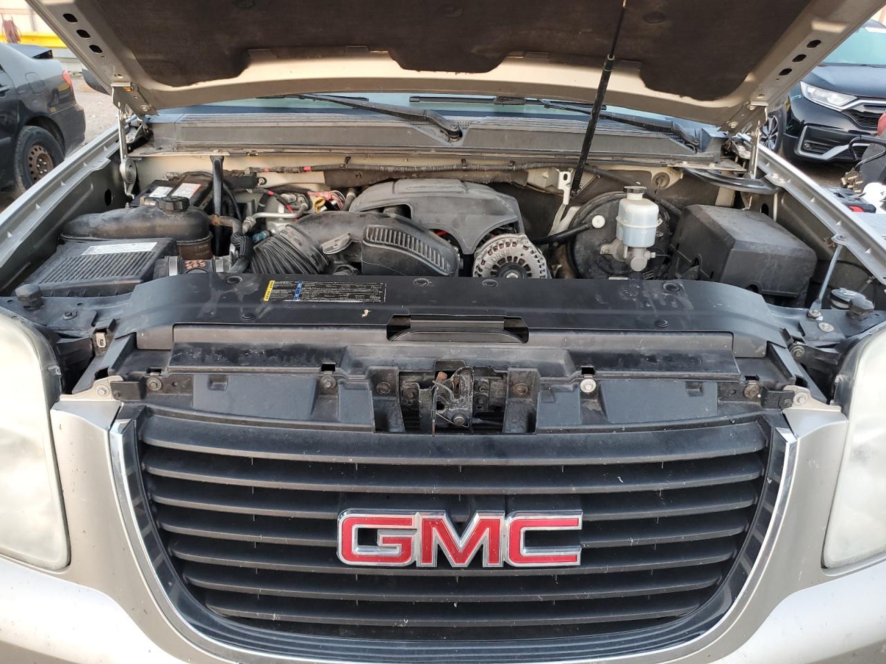 GMC Yukon K1500 Image 11